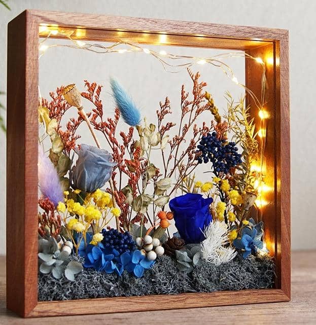 FBA028 WOODEN FLORAL FRAME - Freesia