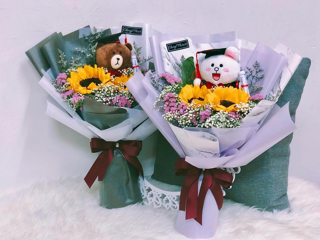 FTY010 GRADUATE BEAR - Freesia