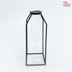 16Y3043 - Vase