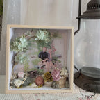 FBA028 WOODEN FLORAL FRAME - Freesia