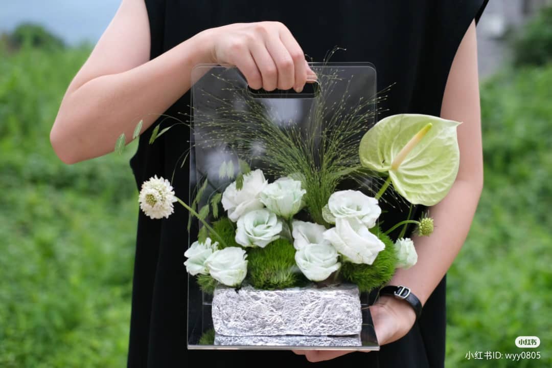 Acrylic Hand Carry Flower Box