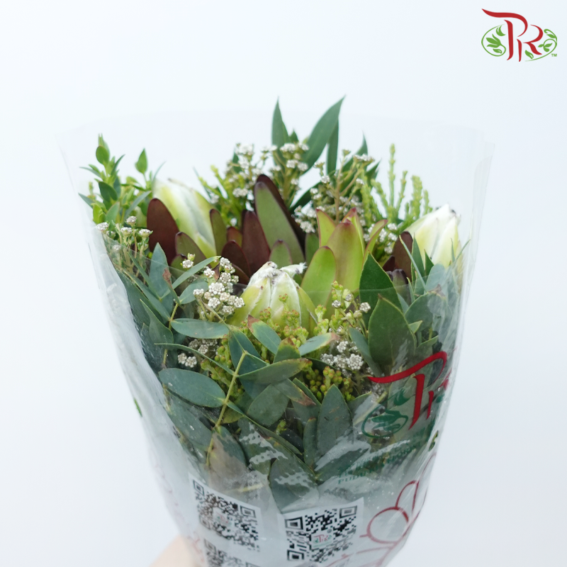 Safari Premium Bouquet ( Christmas Edition ) **Random Cone/Fillers