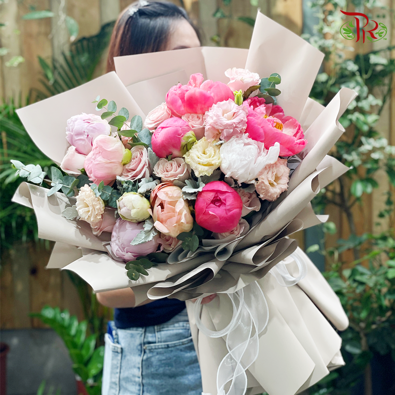 Luxurious Hand Bouquet (L size)-Pudu Ria Florist-prflorist.com.my